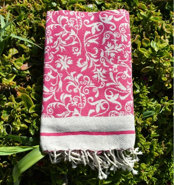 Telo mare Versailles rosa fucsia – Morbido, assorbente e accessorio decorativo elegante