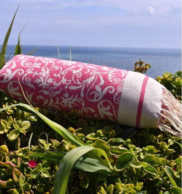 Telo mare Versailles rosa fucsia – Morbido, assorbente e accessorio decorativo elegante