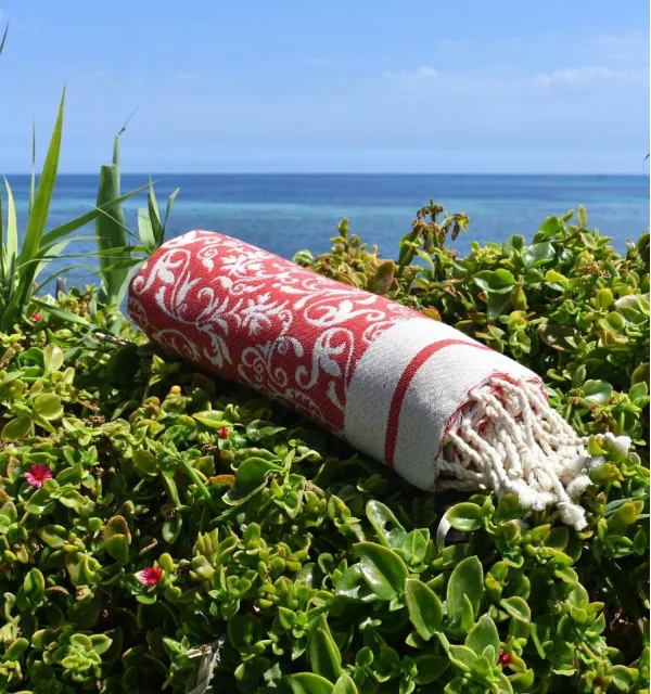 Telo mare Versailles rosso – Morbido, assorbente ed elegante, perfetto per spiaggia e hammam