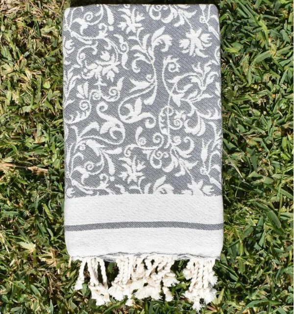 Telo mare Versailles grigio – Fouta da spiaggia con motivo floreale, telo mare, fouta jacquard elegante