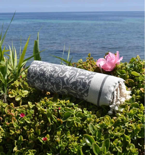 Telo mare Versailles grigio – Fouta da spiaggia con motivo floreale, telo mare, fouta jacquard elegante