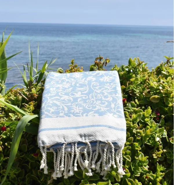 Telo mare Versailles azzurro cielo – Telo mare floreale assorbente