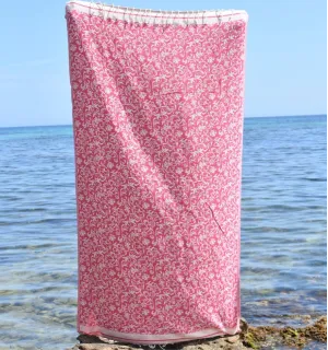 Telo mare Versailles rosa fucsia – Morbido, assorbente e accessorio decorativo elegante