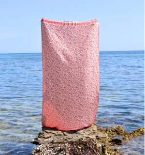 Telo mare Versailles rosso – Morbido, assorbente ed elegante, perfetto per spiaggia e hammam 2