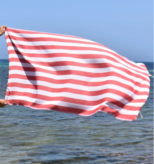 Telo Mare Alaska Rosso - 100x200 cm | Eleganza e Carattere in Righe