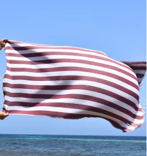 Telo Mare Alaska Bordeaux - 100x200 cm | Eleganza Profonda e Stile Unico 2