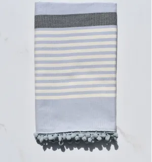 Fouta bianco crema, grigio e blu con pompon 